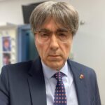 Raúl Pérez Instagram - Independientemente de todo, ayer fui Carles Puigdemont en @elintermedio Con @sanchezfernandezelisabeth como caracterizadora, siempre junts👏🏻👏🏻👏🏻