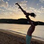 Raúl Pérez Instagram - “Lumbalgia, la precuela” #vacaciones #Olimpiadas #NadiaComaneci 👨‍👩‍👧‍👧 Cala Tirant