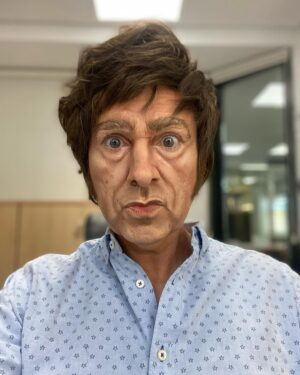 Raúl Pérez Instagram - Esta noche @sanchezfernandezelisabeth se ha pasado el juego de las caracterizaciones con #JavierMilei ¡¡Viva la Inteligencia Artesanal, carajo!!👏🏻👏🏻👏🏻❤️