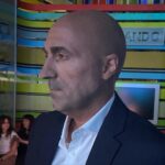 Raúl Pérez Instagram - ¿Un piquito? Luis Rubiales ha visitado @elintermedio después de anunciar su dimisión. Espero que @sanchezfernandezelisabeth no dimita como caracterizadora porque se lo digo siempre: “eres una crack”🙌🏻🙌🏻👏🏻👏🏻👏🏻