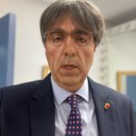 Raúl Pérez Instagram - Independientemente de todo, ayer fui Carles Puigdemont en @elintermedio Con @sanchezfernandezelisabeth como caracterizadora, siempre junts👏🏻👏🏻👏🏻