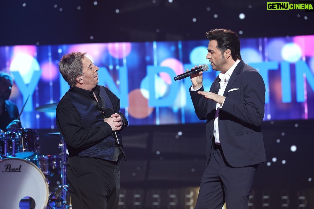 Raúl Pérez Instagram - Volver a @tucaramesuena es siempre un regalo, y tener amigos como @agustinjimenez también. ¡¡Gracias @gestmusic @tinet_rubira y equipazo!!❤️❤️ ¿La actuación? A ver, hicimos llorar al 99% de los presentes, algo haríamos bien… #doshombresyundestino @sergiodalmaoficial @davibusta (Fotacas de 12 del gran @joseirun_fotografia)