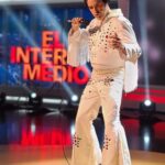 Raúl Pérez Instagram - Elvis dedicándole una versión del “Jailhouse rock” a Aznar por su 70 cumpleaños… @elintermedio