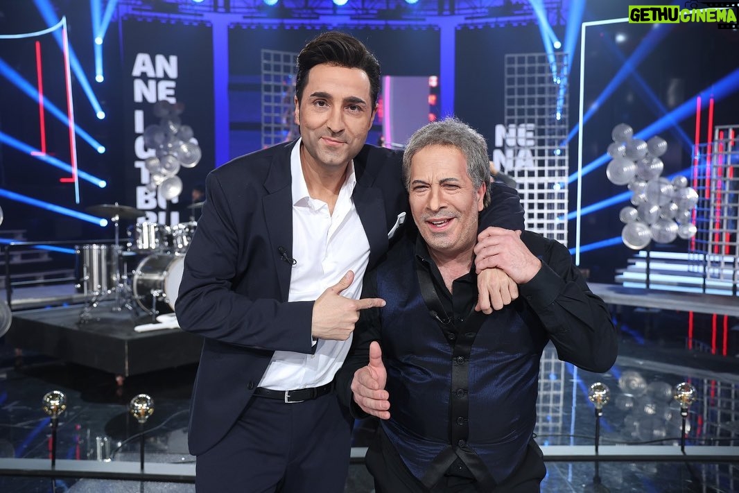 Raúl Pérez Instagram - Volver a @tucaramesuena es siempre un regalo, y tener amigos como @agustinjimenez también. ¡¡Gracias @gestmusic @tinet_rubira y equipazo!!❤️❤️ ¿La actuación? A ver, hicimos llorar al 99% de los presentes, algo haríamos bien… #doshombresyundestino @sergiodalmaoficial @davibusta (Fotacas de 12 del gran @joseirun_fotografia)