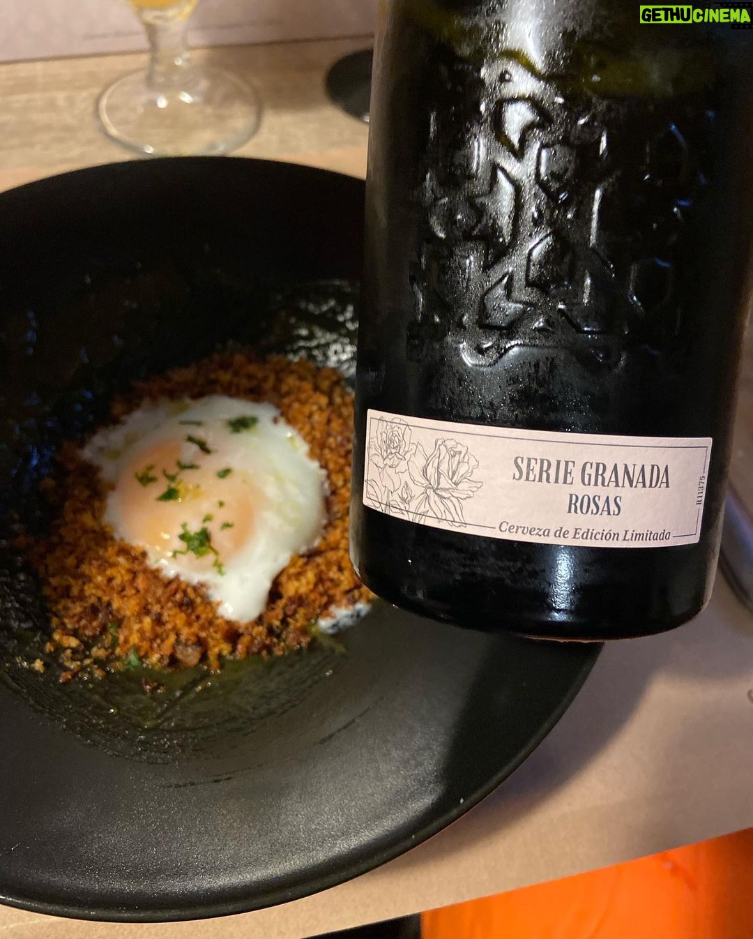 Raúl Pérez Instagram - Los encuentros que se organizan en @micuegastrohome son alimento para el alma. Gran compañía, risas, exquisito menú y además pudimos probar las nuevas numeradas de @cervezasalhambra La “Botánicos” en concreto me pareció espectacular. 🍺👏🏻👏🏻👏🏻❤️