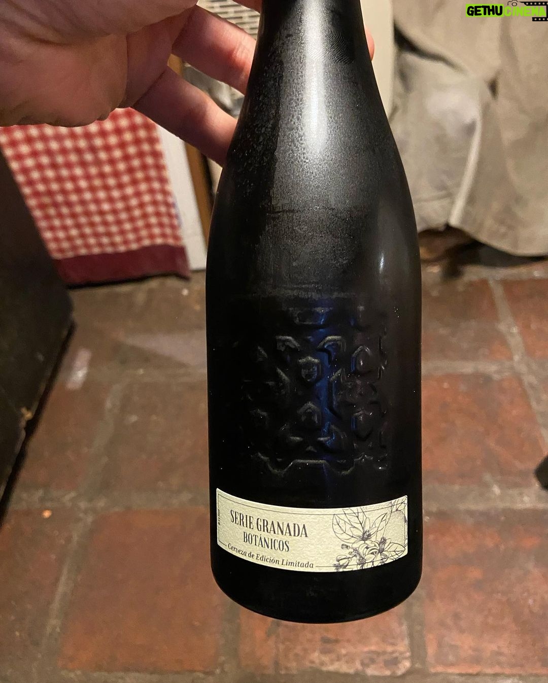 Raúl Pérez Instagram - Los encuentros que se organizan en @micuegastrohome son alimento para el alma. Gran compañía, risas, exquisito menú y además pudimos probar las nuevas numeradas de @cervezasalhambra La “Botánicos” en concreto me pareció espectacular. 🍺👏🏻👏🏻👏🏻❤️