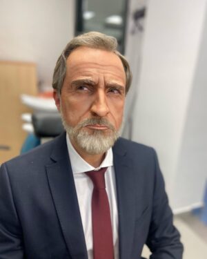 Raúl Pérez Instagram - El Rey llegó a @elintermedio con los mejores deseos.
¡¡Feliz Navidad a tod@s!!