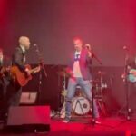 Raúl Pérez Instagram – Anoche terminé mi cumpleaños por todo lo alto en la fiesta de #Catorcecomunicacion Maravilla de productora, gente super currante y grandes amigos…¡¡yo digo sí a bailar con ell@s si llega el fin del mundo!! @aquilatierra @lalaloveyouoficial @earnest_band