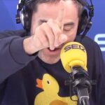 Raúl Pérez Instagram – Llega el villancico de Abel Caballero, el alcalde de Vigo, para dar la bienvenida a la Navidad en #TodoPorLaRadio🤣
🔊La imitación de @raulperez_76 Cadena SER
