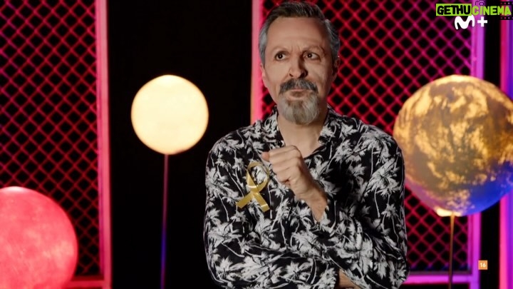 Raúl Pérez Instagram - @giajons y Miguel Bosé (por @raulperez_76), nos acompañan en este nuevo programa de #IlustresIgnorantes para hablar de donaciones. 🤔¿Por qué causa harían una donación? 💰¿Cuál será la mayor donación que han hecho? 📺Hoy a las 21:28h en el dial 7. ➡️Programa ya disponible en Movistar Plus+. Movistar+