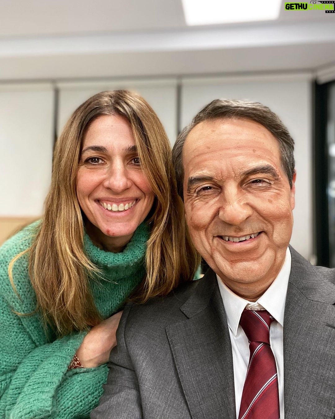Raúl Pérez Instagram - With the lights and the music!!! @elintermedio @abel_caballero_oficial #abelcaballero #leds #vigo Caracterización magistral llena de luz a cargo de @sanchezfernandezelisabeth 🔝