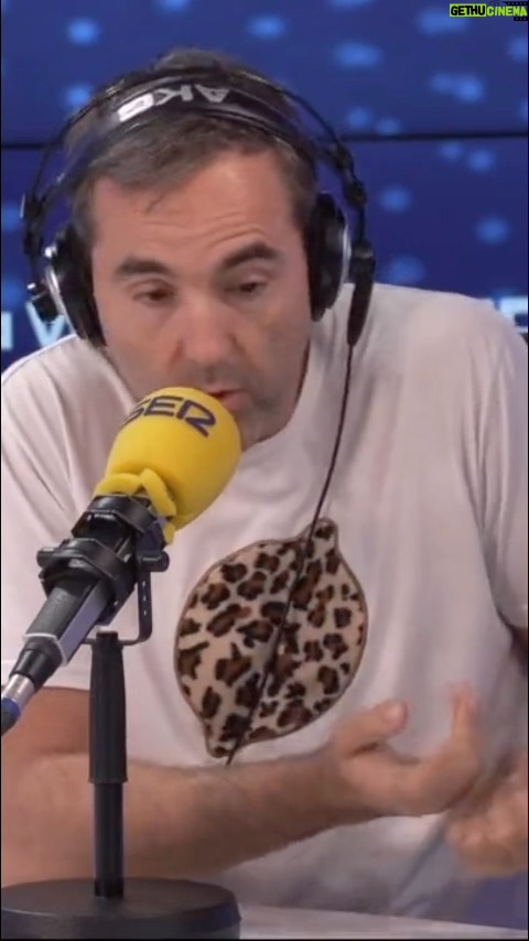 Raúl Pérez Instagram - Antonio Banderas está produciendo ‘El Fantasma de la Ópera’ en España y se ha unido con Florentino Pérez para cantar la versión del musical para Hazard, ‘El Fantasma que se opera’, y la han interpretado en #TodoPorLaRadio🤣 🔊La imitación de @raulperez_76