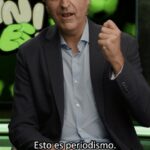 Raúl Pérez Instagram - "Devolvéme la peluca. ¡Te voy a matar!" @josep.pedrerol, retratado. ✋🏼 #chingoles #humor #futbol #pedrerol #laporta #barça #fcb #elchiringuitotv