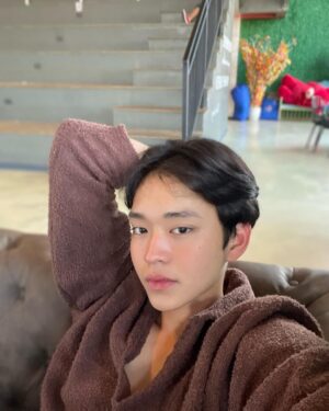 Rabin Angeles Instagram - Random selfies, the day i loved you ep6 out now! On regal entertainment’s yt channel💙💛