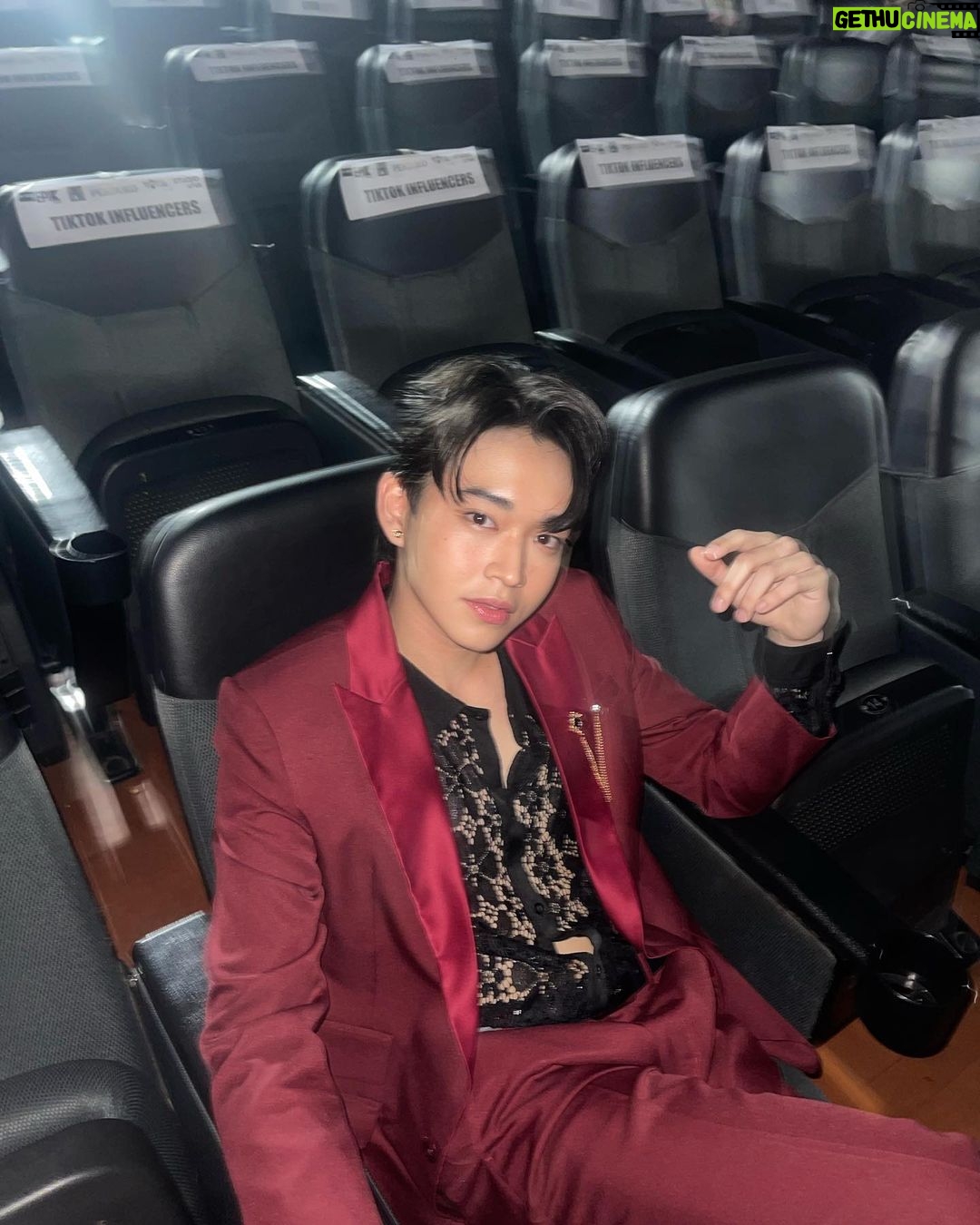 Rabin Angeles Instagram - PENDUKO’ Red Carpet Premiere Night! - Ang Panibagong Penduko ng ating henerasyon abangan sa lahat ng sinehan sa darating na December 25! Sama- samang panoorin kasama ang Pamilya, Kaybigan, Kapatid, Kapitbahay at Mga mahal nyo sa buhay. Mula sa bata kahit na may Edad ay paniguradong mag eenjoy at mamamangha kayo sa panibagong mundo ni Pedro Penduko! HMUA: @mycke.arcano Styled by: @iammejjimenez