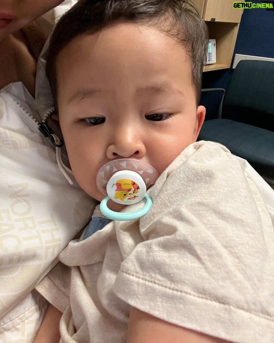 Race Wong Instagram - I hate it when my kids falls ill, especially when we are on the road. Dayton got a fever and for 48 hours, he didn’t wanna eat or drink milk. The normally noisy boy refused to speak, and that got us so worried. Brought him to the hospital and doctor said that as long as he is peeing and there are tears when he cries, he’s alright not to eat. Fluid intake is crucial. #motherhood