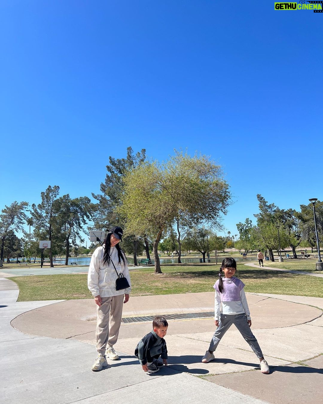 Race Wong Instagram - Arizona has the most beautiful sunset. The weather is amazing at this time of the year and my kids love the parks and playground just 5 min drive away from our Airbnb home. Scottsdale, Arizona