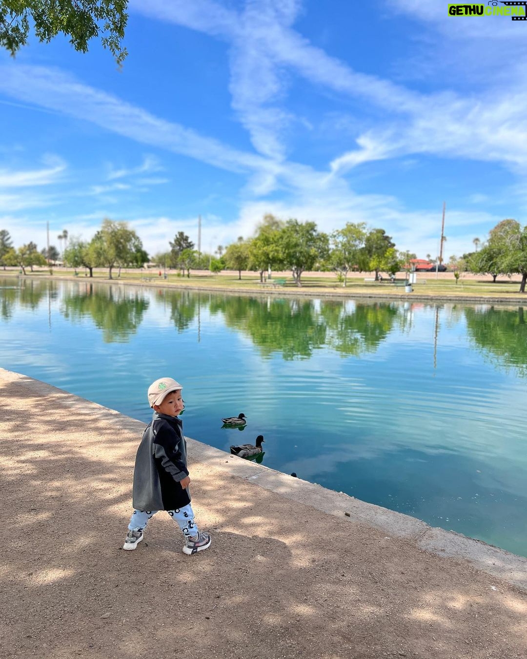 Race Wong Instagram - Arizona has the most beautiful sunset. The weather is amazing at this time of the year and my kids love the parks and playground just 5 min drive away from our Airbnb home. Scottsdale, Arizona