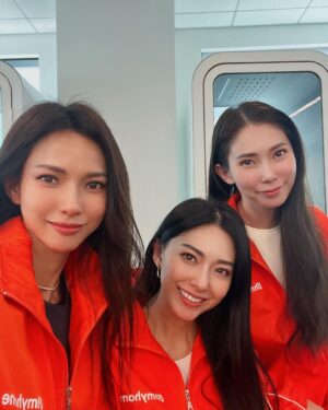 Race Wong Instagram - Standing right at the ass of the bull, we were told to touch the balls for good luck😆. After months of working round the clock, @ohmyhomesg is now listed on @nasdaq 🥳🥳🥳🥳🥳🥳! ticker OMH.
