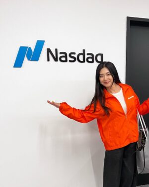 Race Wong Instagram - Standing right at the ass of the bull, we were told to touch the balls for good luck😆. After months of working round the clock, @ohmyhomesg is now listed on @nasdaq 🥳🥳🥳🥳🥳🥳! ticker OMH.