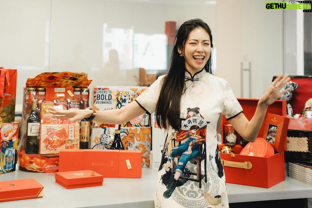 Race Wong Instagram - Our team is the power behind us! They work hard, show kindness, and never give up. We had so much fun at our #cny lucky draw today. At #ohmyhome we believe in the power of seeing different perspectives. That’s why we’re grateful for our amazing and diverse team members who bring their unique expertise and energy to the table