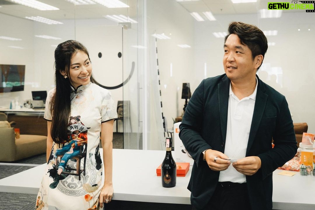 Race Wong Instagram - Our team is the power behind us! They work hard, show kindness, and never give up. We had so much fun at our #cny lucky draw today. At #ohmyhome we believe in the power of seeing different perspectives. That’s why we’re grateful for our amazing and diverse team members who bring their unique expertise and energy to the table