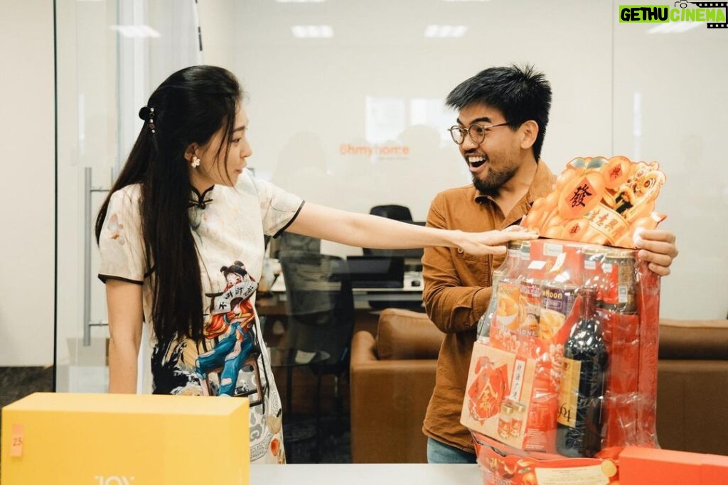 Race Wong Instagram - Our team is the power behind us! They work hard, show kindness, and never give up. We had so much fun at our #cny lucky draw today. At #ohmyhome we believe in the power of seeing different perspectives. That’s why we’re grateful for our amazing and diverse team members who bring their unique expertise and energy to the table