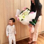 Race Wong Instagram – Receiving flowers from my son is a whole new level of joy even though I know he didn’t buy them 🥰. Dayton helped daddy to gift me flowers to celebrate our 7th wedding anniversary. Can’t be more thankful to be married to my hubby, otherwise I wouldn’t have Cara and Dayton 😆

#7years #love Singapore