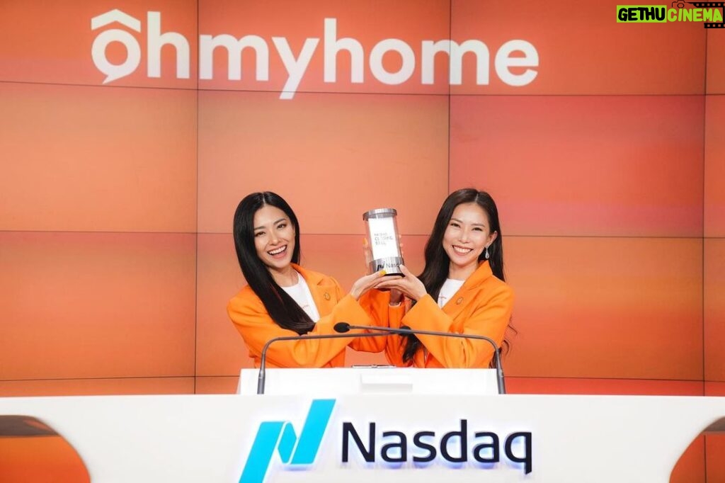 Race Wong Instagram - What a momentous day for our team today! Not only are we the first #Singapore company to be listed on the Nasdaq this year, we are also the first female founded proptech company to be listed in the US. We are humbled and thankful to everyone who made this happen. We will continue to do our very best for our customers because at the core of Ohmyhome, it’s always about families, homes and doing things right. #ohmyhomelisted #ohmyhomeipo #nasdaq #bellceremony #womenempowerment #homewherelovelives @rhondawong @rosannewong @ohmyhomesg @ohmyhomechinese