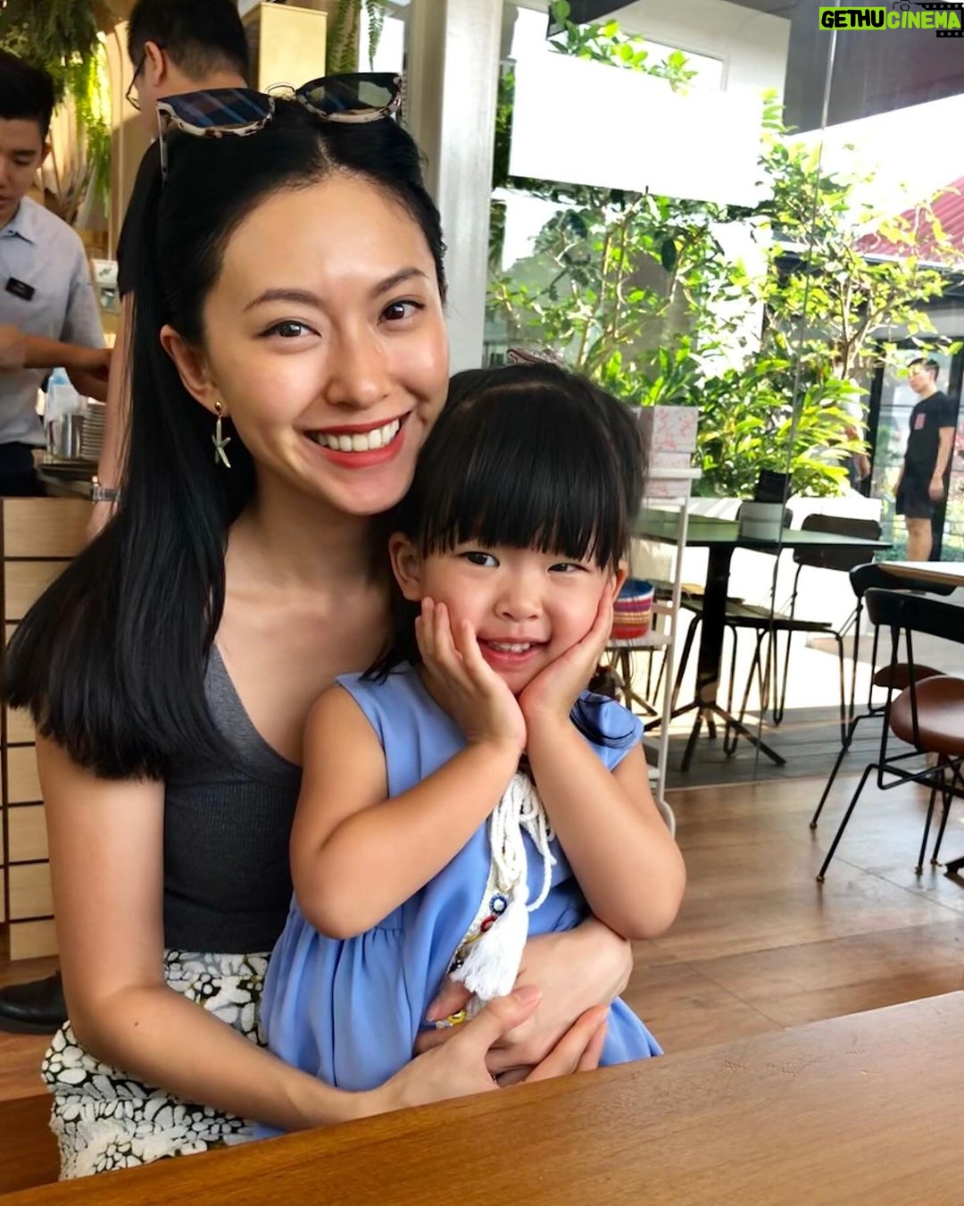 Race Wong Instagram - What a special day. Today marked Cara’s first step into primary school. We spent so much time preparing, right up to last night when I lovingly cut her hair and showered her. Yet, in the morning rush, I somehow forgot to pin on her school badge. 🤪 All I wish for her is to relish the joy of learning, form beautiful friendships, and, oh, not to grow up too swiftly. Sending all my love, love 😢. Planned to give her $3 as pocket money, only to realize the canteen prices have evolved in the last 30 years! 😝 I vividly remember a bowl of noodles being just 50 cents. Ordered a chicken rice instead; it tasted surprisingly good. Thinking of joining as a parent volunteer to be more engaged in her school life. Writing this with a mix of emotions in the canteen; fellow parents might wonder why I’m tearing up. 😂 #P1 #emomummy #love Singapore