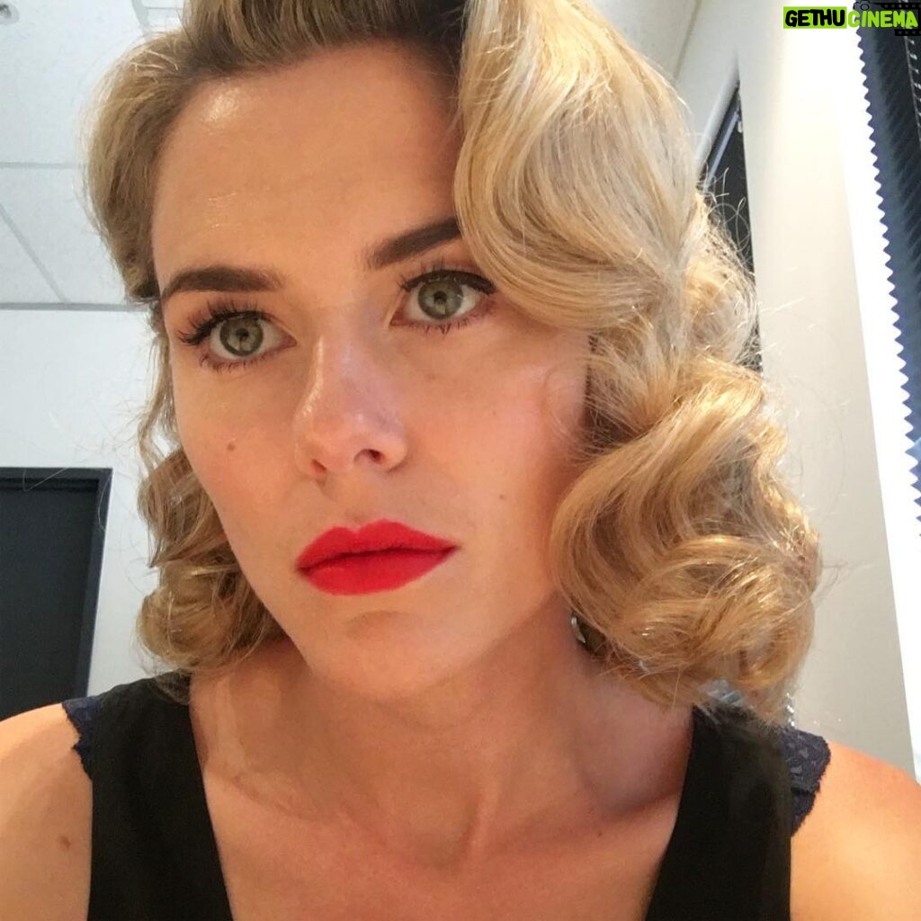 Rachael Taylor Instagram - Pouty face / fab make up selfie time / @jenlampheemakeupdesigner & @annagrey007 nailing it as per usual 💋❤️