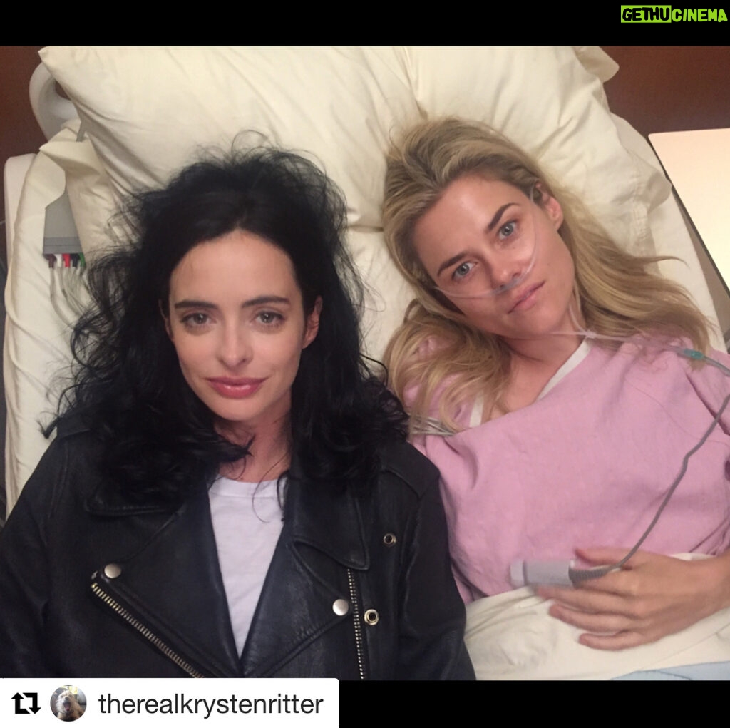 Rachael Taylor Instagram - Sometimes JJ and TW can get a bit dark but not IRL 😂 #repost @therealkrystenritter ・・・ Sometimes you just have to get in bed with @rachaelmaytaylor 😂😂 - She looked so comfy, I was tired, I climbed in bed with her in between takes and we laughed to hysterics. This is how we keep it fun behind the scenes. 👯‍♀️👯‍♀️ #jessicajones