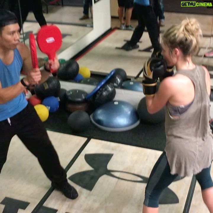 Rachael Taylor Instagram - Shout out to my incredibly gifted badass trainer @julian_chua for getting me feeling stronger and more empowered for Defenders & JJ and life. I stand taller and feel prouder for boxing and Julian is a kick ass mentor p.s Julian I kept it up while I was shooting in NYC so get ready for me to come back fighting ! 💪👊#mcm #notmonday #defend