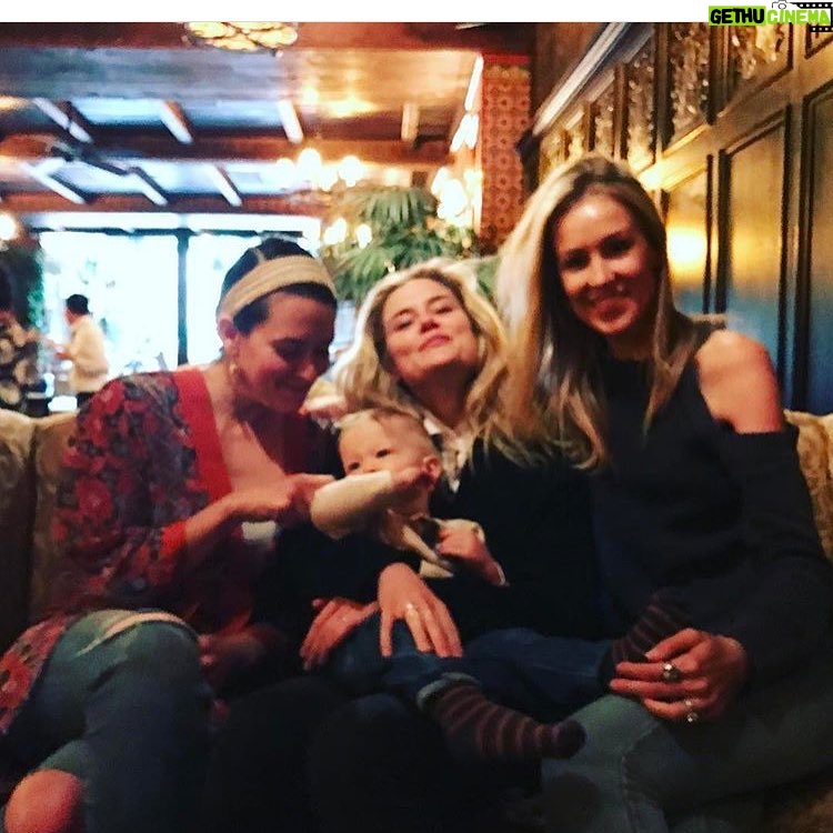Rachael Taylor Instagram - These beauties #repost @raebroderick @kathrynbrolin #sam #gratefulforreal ❤️