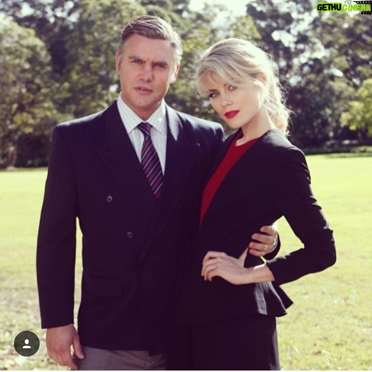 Rachael Taylor Instagram - #repost @dreamliver Tonight on @channel9 ! Very proud to be part of this terrific Aussie TV with Ben Mingay @dreamliver who will knock your socks off as Alan Bond 🇦🇺🇦🇺🇦🇺🎉🎉🎉 #houseofbond #bondy