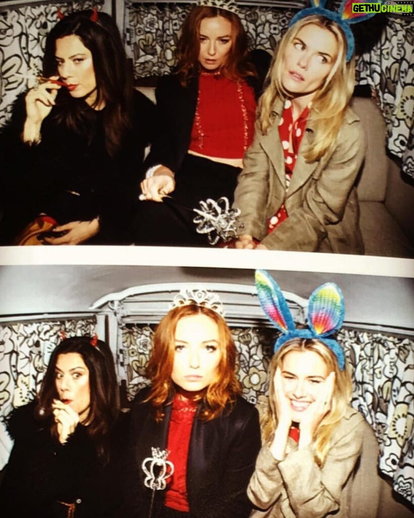 Rachael Taylor Instagram - We clearly had no fun at all @allanahz @ali_mcgirr @sonomafilmfest #photobooth #props 😂