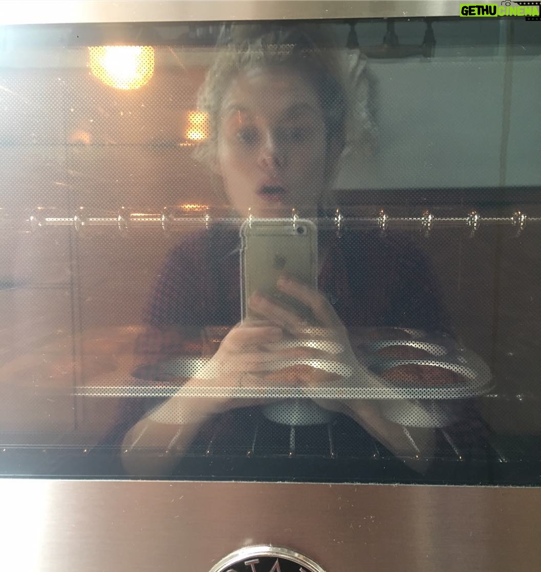Rachael Taylor Instagram - Will they work?! Won't they work?! #baking #inventing ⏰🍪