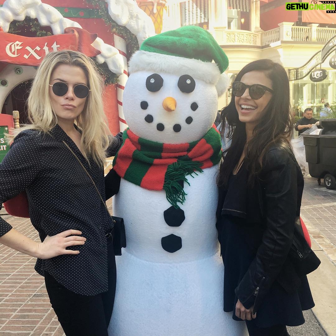 Rachael Taylor Instagram - No shame 🎄 🎉 📷 ❤️ @azitagram