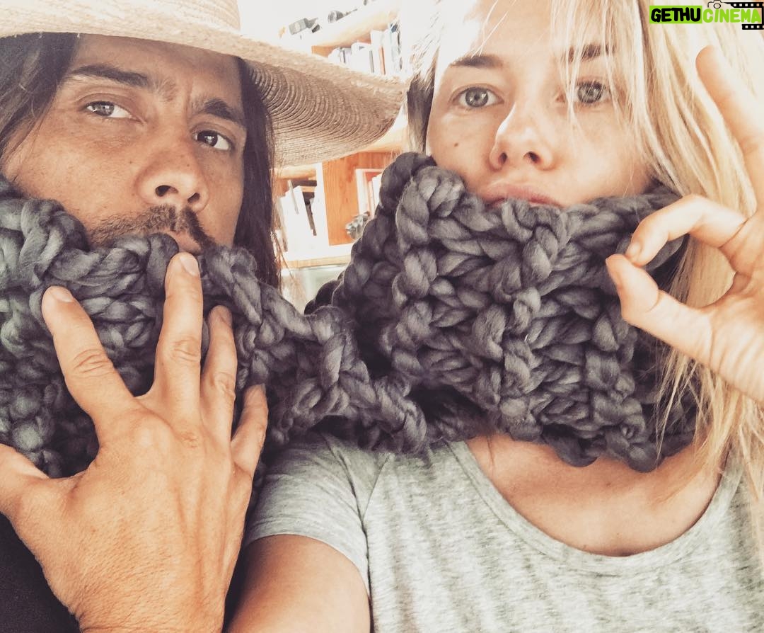 Rachael Taylor Instagram - 🎉🍾❤ BEST GIFT EVER!! What an amazing surprise from my generous girl @therealkrystenritter - she really knows how to knit! Hand freakin made!!! The PisciTaylors love it! No good reason why @mikepiscitelli is wearing a cowboy hat inside though... 🤔