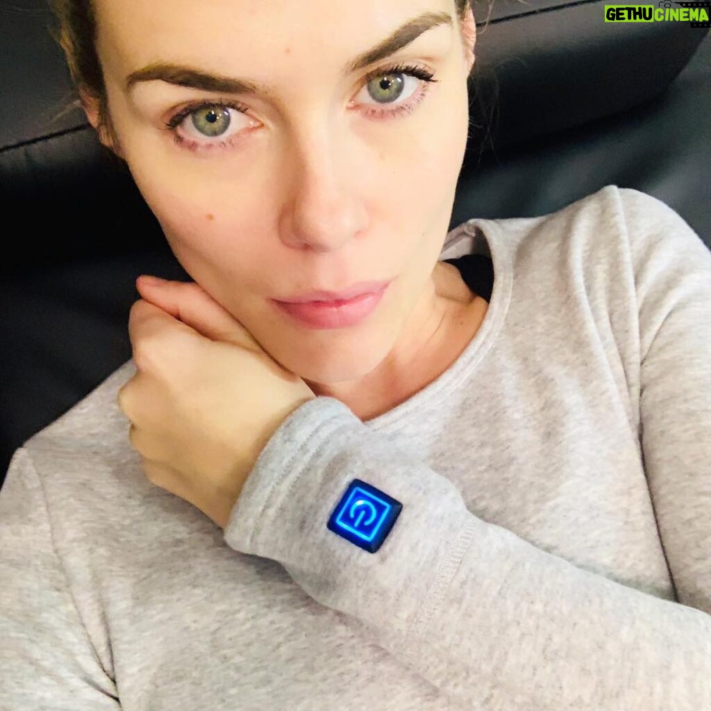 Rachael Taylor Instagram - Winter set life. This jumper has a button you can click for heat to feel cozy/like a robot 🤖 ❄️ Update! Here it is: https://www.amazon.com/dp/B07GF73Z6N/ref=cm_sw_r_sms_c_api_i_o9CeCb7GDY439