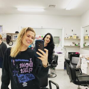 Rachael Taylor Instagram - “I don’t flirt I just say what I want!” My fierce GF @therealkrystenritter partnered with @represent for limited edition Jessica Jones apparel. Proceeds go to @ASPCA ! Link up top get yours and help the 🦒🐾 🦓 🦔