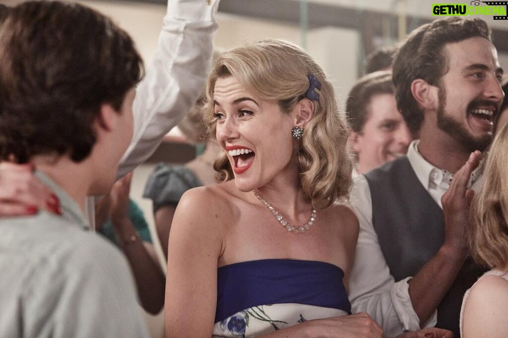 Rachael Taylor Instagram - This is how excited I was to be a part of the Bruce Beresford film ‘Ladies In Black’ premiering in Sydney TONIGHT 🍾!! I wish I could be there but alas 😢so will somebody please kiss @ali_mcgirr @angourierice @celia.massingham @julia.ormond & @realnonihazlehurst for me? And give @rycorr a friendly little pat on the bottom 💕#ladiesinblack #australianfilm #sonypictures