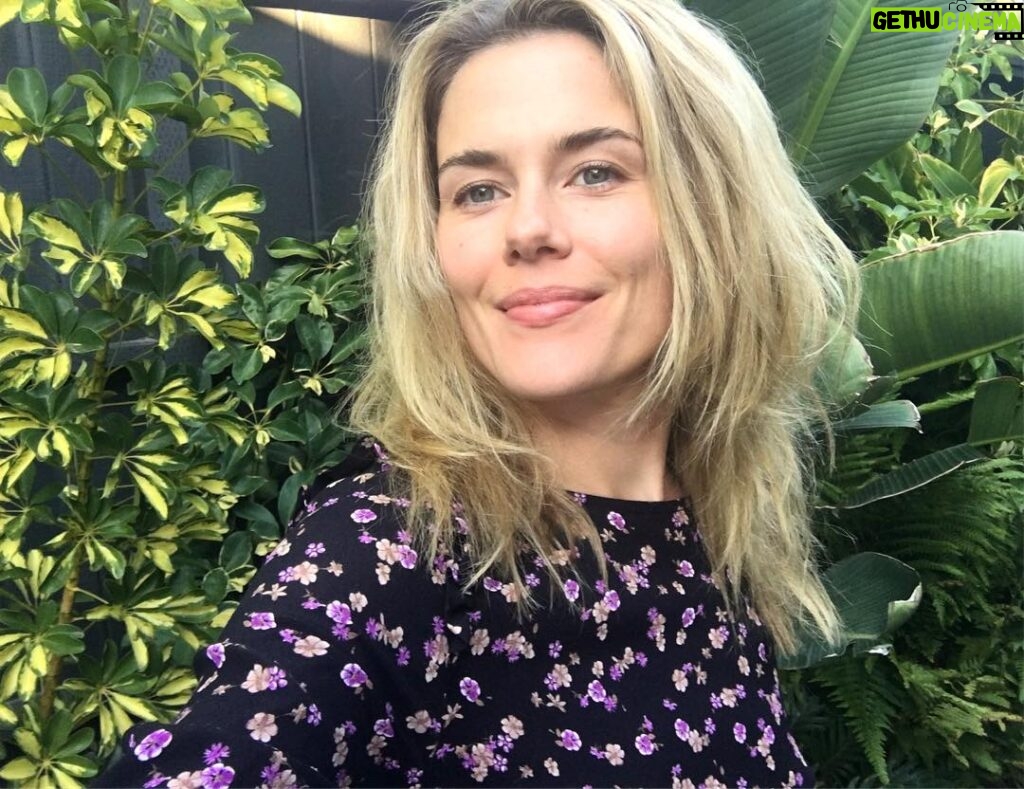Rachael Taylor Instagram - New dress / day in the garden = new woman. 🙌🐛