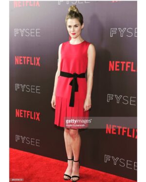 Rachael Taylor Instagram - Last night with my @marvelsjessicajones fam for @netflix #fyseenetflix event ❤️ Thank you @lucywarrenstyle for this charming little @gucci moment and thank you @fabiolamakeup @nancileesantos for the glam 💋 #jessicajones