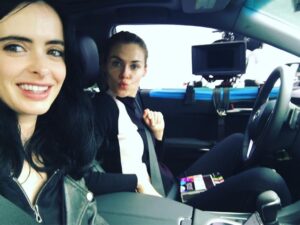 Rachael Taylor Instagram - SPOILER ALERT: in the final season JJ and Trish drive another car!
#bts #jessicajones #netflix out today 🎉
