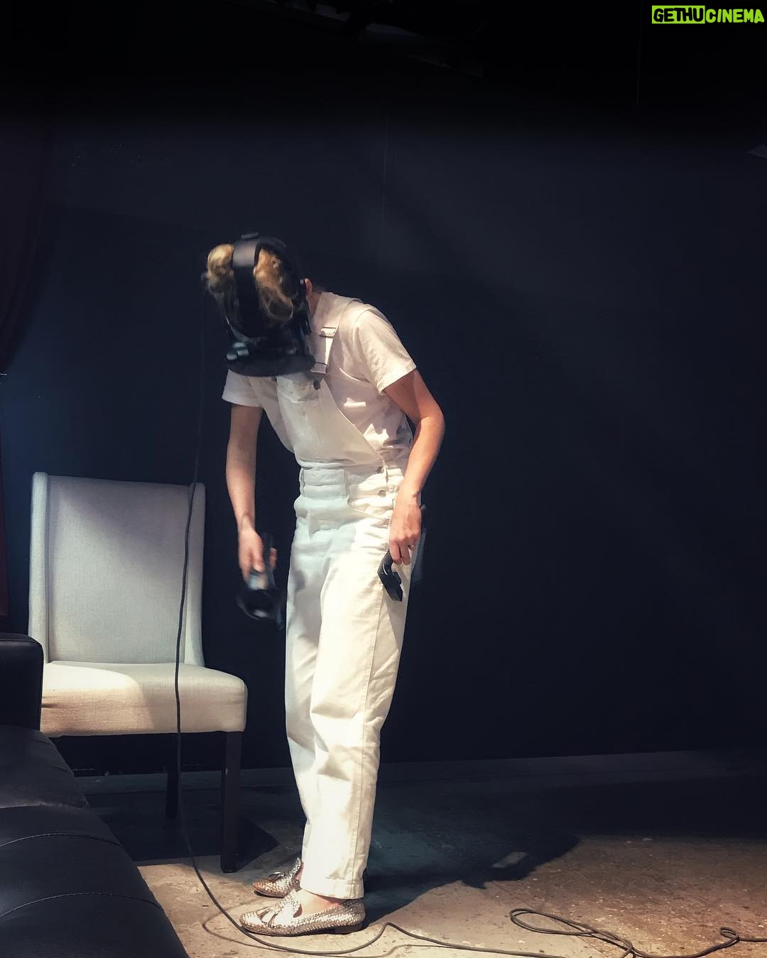 Rachael Taylor Instagram - Woman does VR / loves it / questions the future of humanity / looks for the floor 🤦♀️🤯😂👽