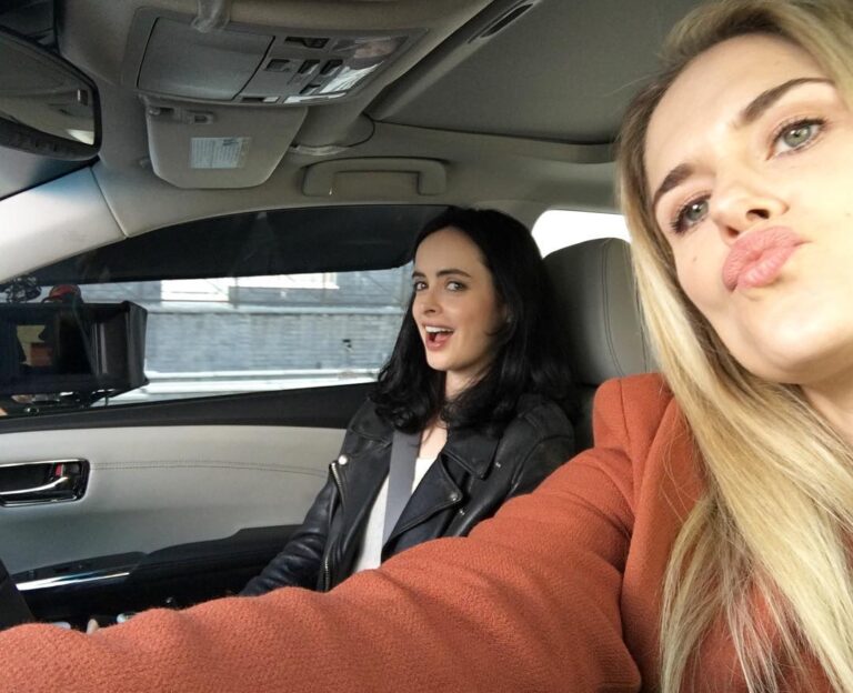 Rachael Taylor Instagram - SPOILER ALERT: In S2 Jessica and Trish drive in a car 😉 #setlife #lovethisgirl