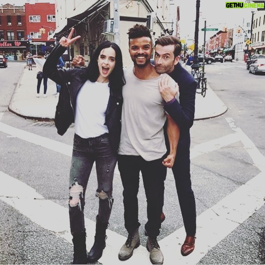Rachael Taylor Instagram - Meanwhile home team slaying the game as always #repost @ekadarville & @therealkrystenritter ⚡️ I can’t believe I get to work with these people #jessicajones #s2 #davidtennant🔥🔥🔥