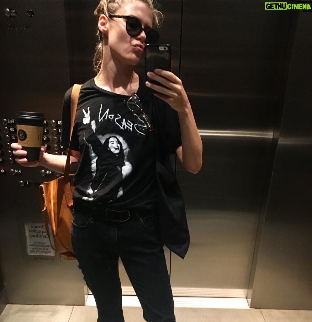 Rachael Taylor Instagram - Season 2 #jessicajones coming atcha !! p.s @therealkrystenritter made this crew shirt and gave me those jeans so styled by KR !#march8th #netflix