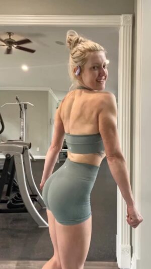 Rachel Kelvington Bostic Instagram - I don’t always have a fancy gym to work out at, but I do my best to stay consistent 😁💪🏼

#legday #fitness #work #workout #bootywork #legs #gym #fit #fitgirl  #werk #gymtime